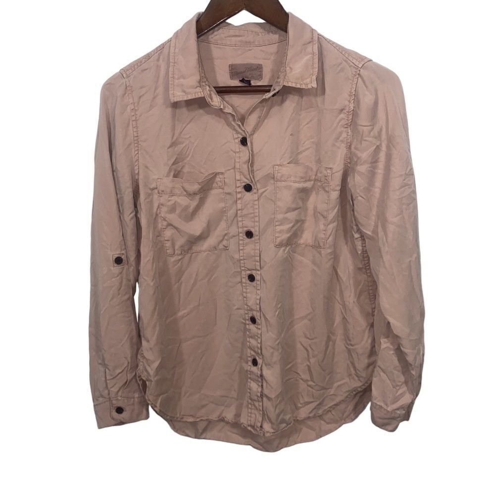 Universal Threads Pink Button Down Shirt